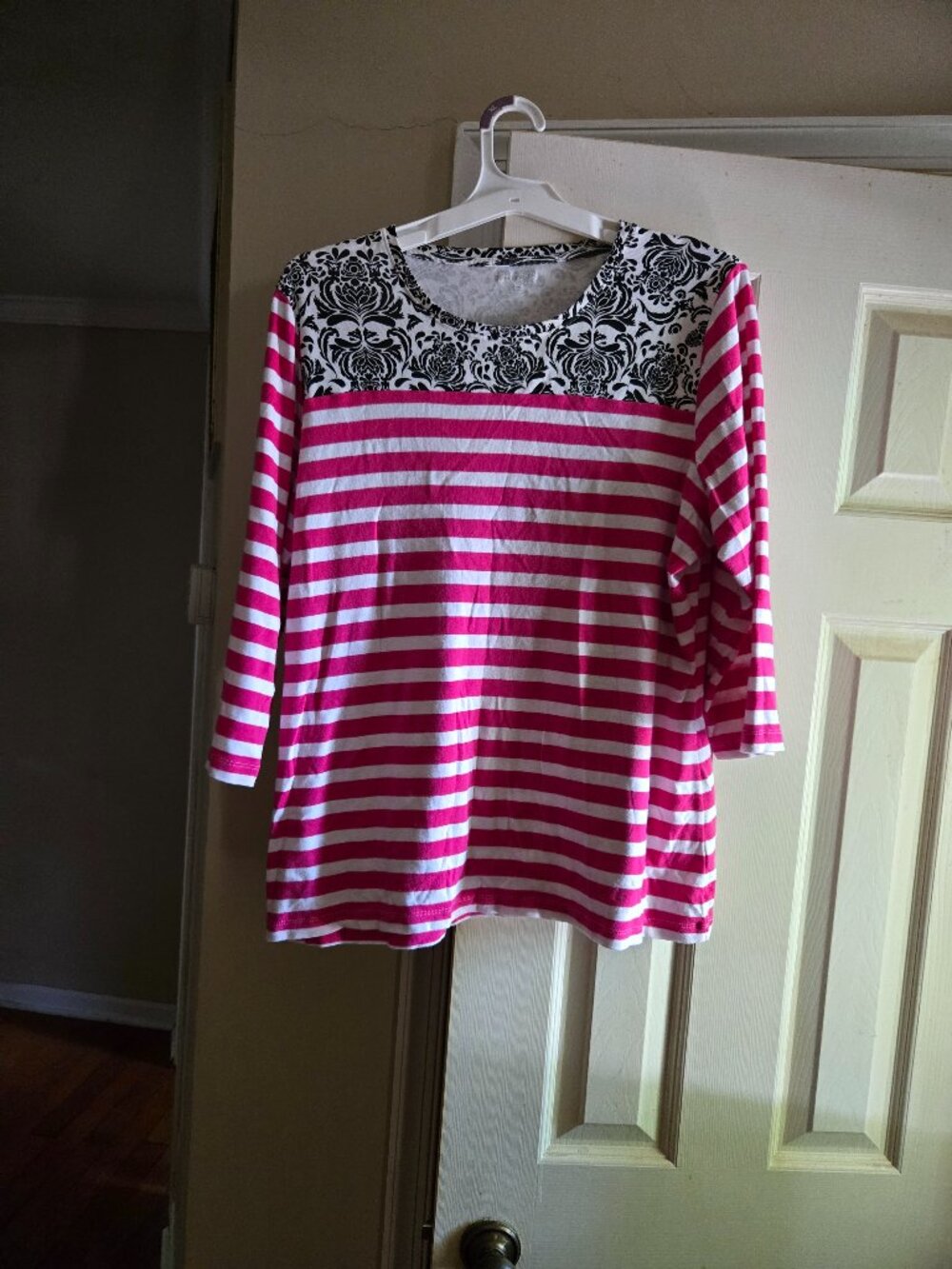 Kim Rogers 1X pink/white striped top with black/white accent across yoke.
